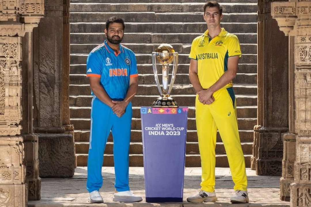 Team India and Australia Skippers Pre Shoot With World Cup Trophy Goes Viral 