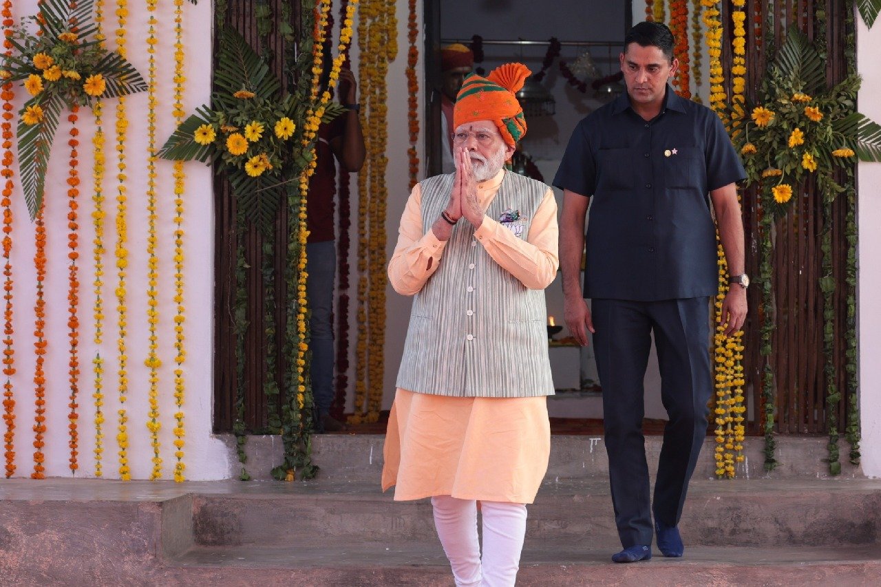 Modi arrives Ahmedabad