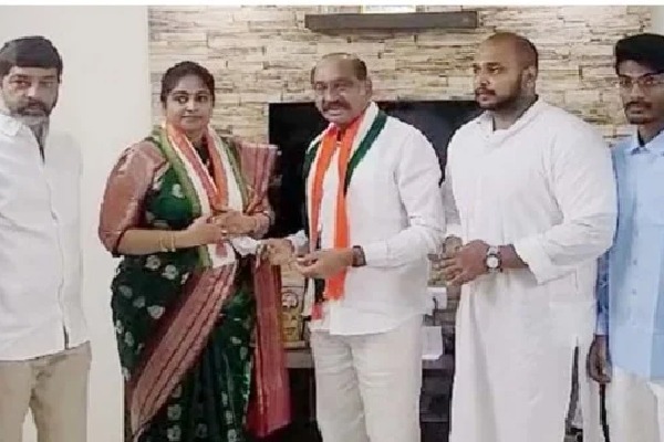 Actress Divyavani joins Congress