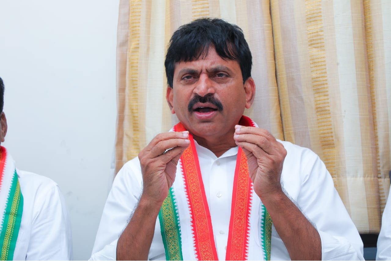 Congress CM is going to take oath on December 9 says Ponguleti Srinivas Reddy