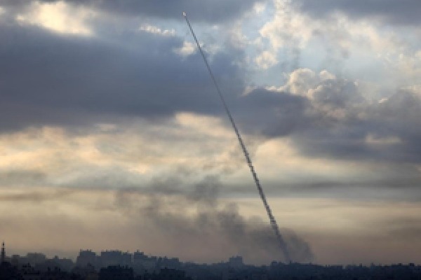 Yemen's Houthi rebels launch long-range missiles toward Israel in new attack