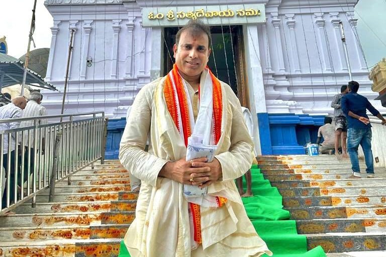 Team India coach VVS Laxman offers special prayers in Annavaram and Simhachalam temples