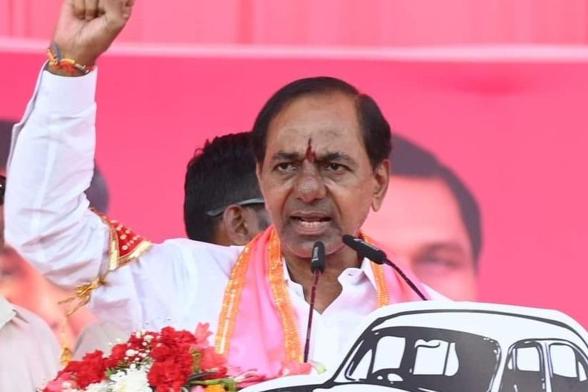 EC issues notices to kcr over his speech in bansuwada