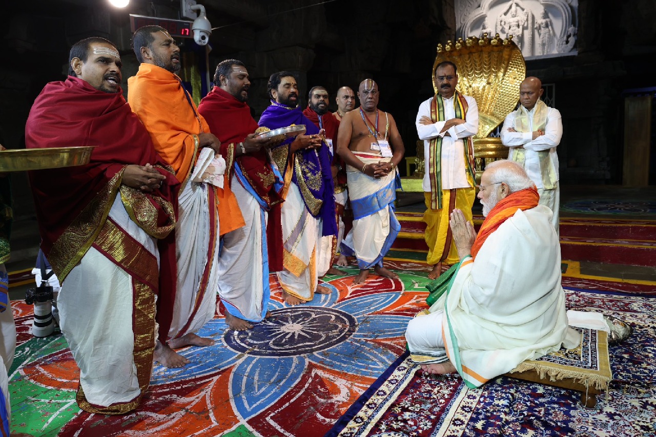 PM Modi offers prayers to Tirumala Sri Venkateswara Swamy