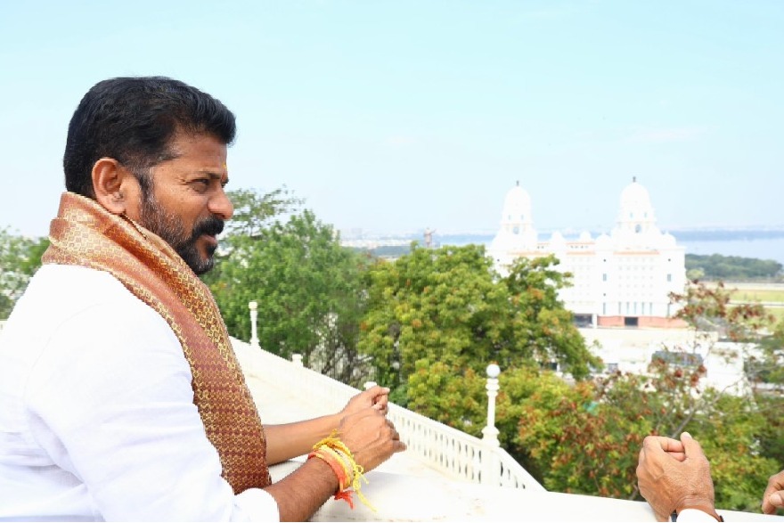 Revanth Reddy meets Governor Tamilisai
