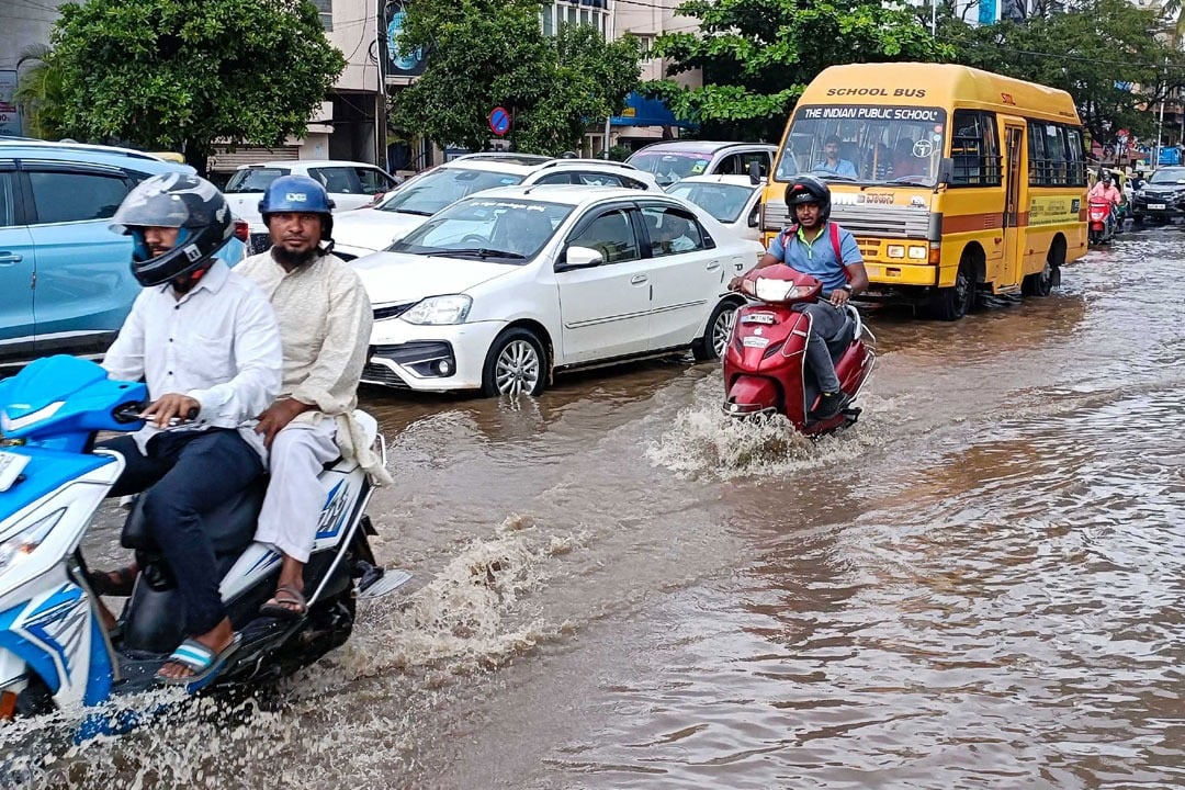 Heavy Rains in Telangana next two days as Michaung cyclone intensifies