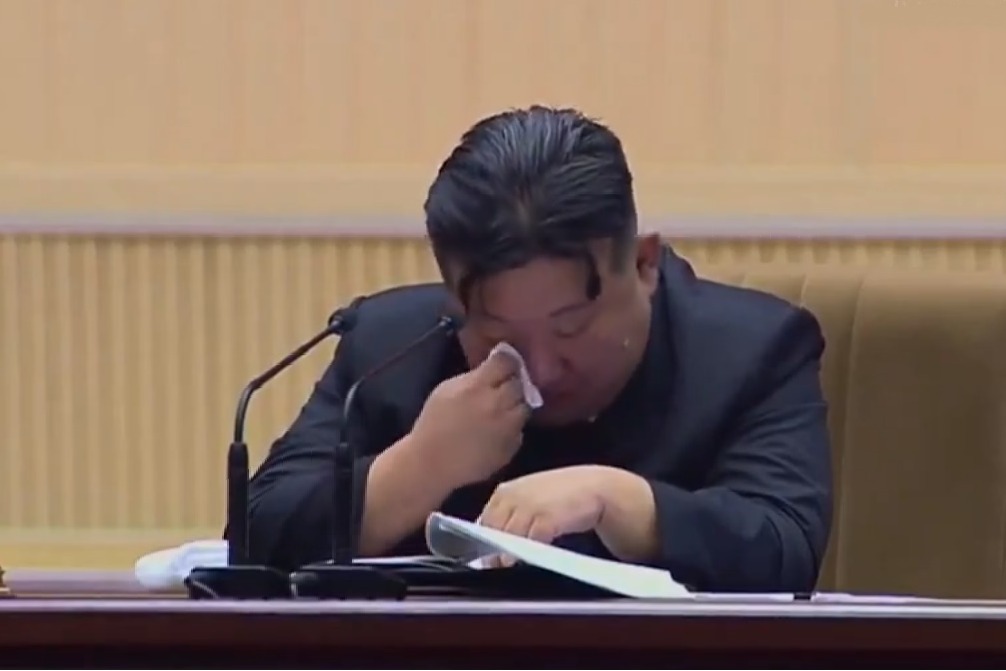 North Korean dictator Kim Jong Un crying In A Public Meeting