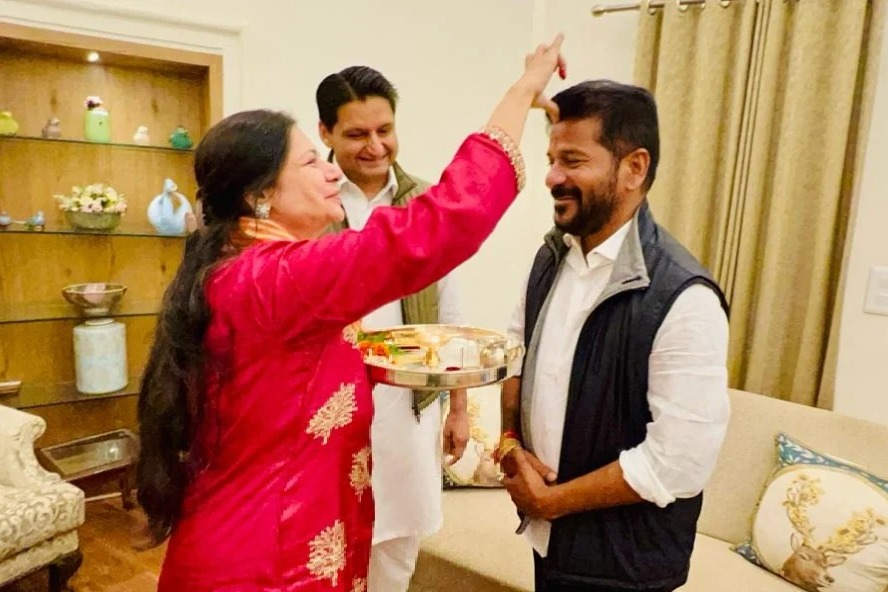 Revanth Reddy taking blessings from the mother of Deepender Singh Hooda Ji is the best visual we can see today