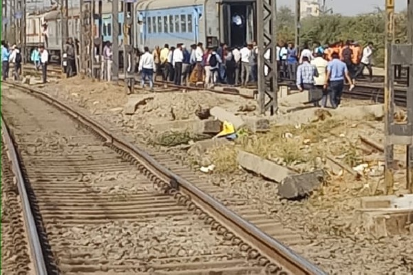 Protester miraculously survives after train runs over him at Bihta railway station