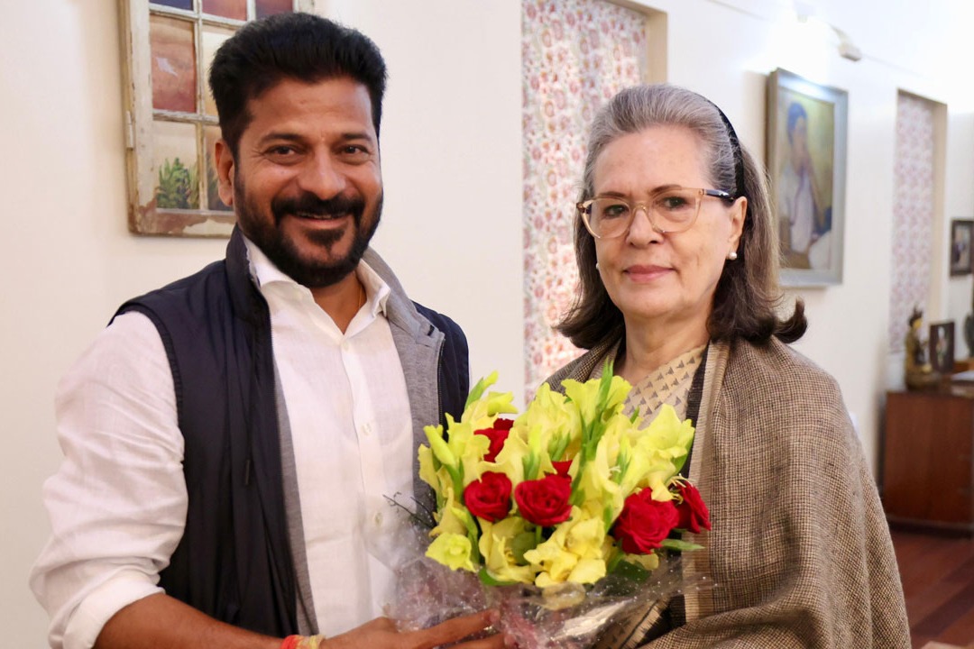 Sonia Rahul and Priyanka Gandhi reached Hyderabad