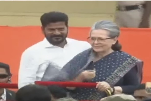 Sonia and Revanth reaches dias in special vehicle