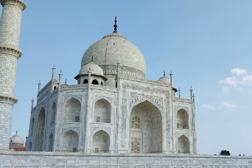Women group made to apologise for performing yoga at Taj Mahal