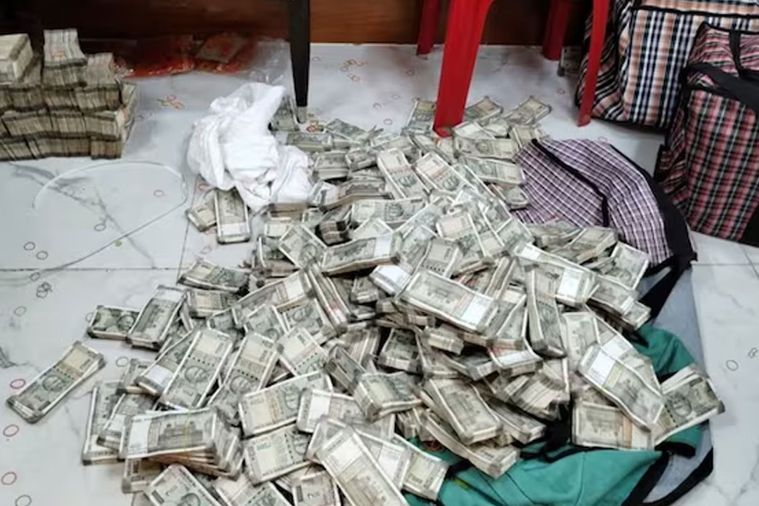 Cash seized in record haul reaches Rs 351 crore in raids at Dheeraj Sahu premises