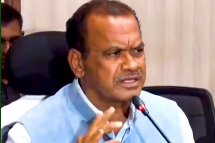 Telangana Minister Venkat Reddy Demands Special Status For Andhrapradesh
