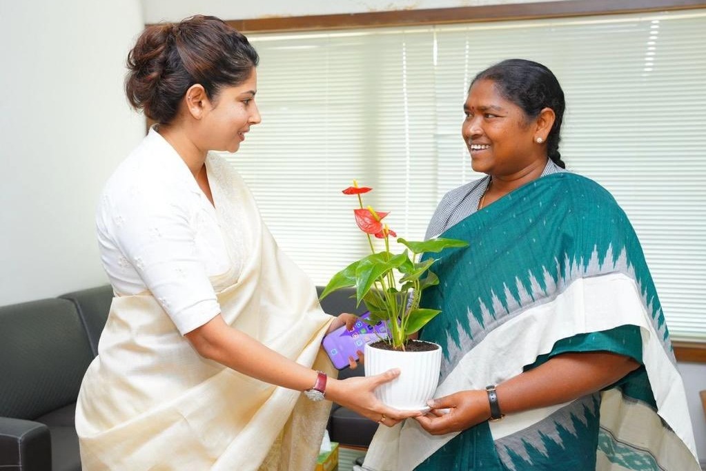 IAS Smitha Sabarwal Meeting With Minister Seethakka