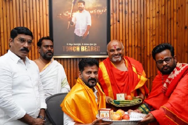 Jogulamba Sameta Bala Brahmeswara Swamy temple: Alampur Priests of ...