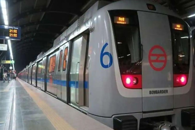 Woman comes under metro after her saree gets stuck on trains doors dies