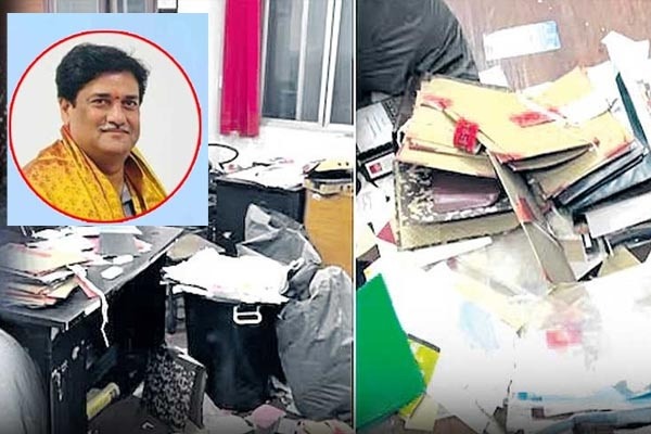 Thalasani Srinivas Yadav OSD Apppeared Infront Of Nampally Police In File Theft Case