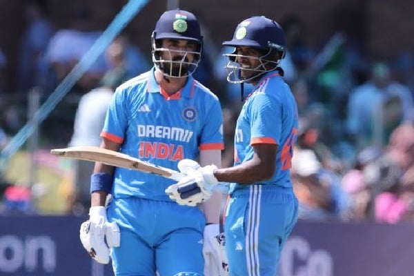 Team India scored 211 runs in 2nd ODI