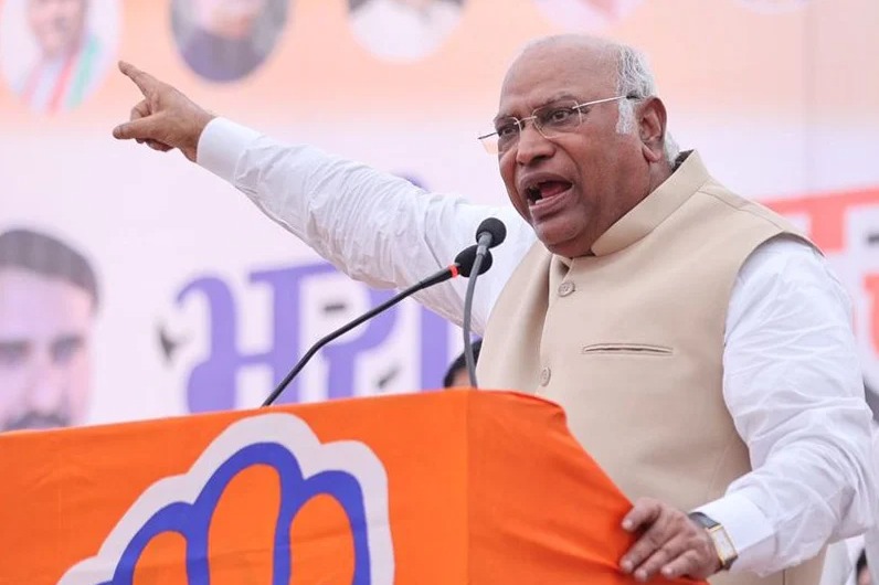 Mamata proposes Mallikarjun Kharge as opposition PM Candidate in next elections