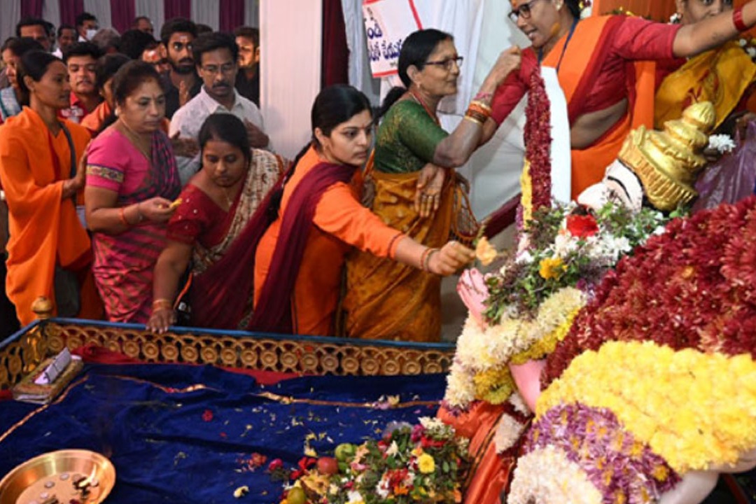 Lord Vishunu giving darshan to devotees from Uttaradwaram