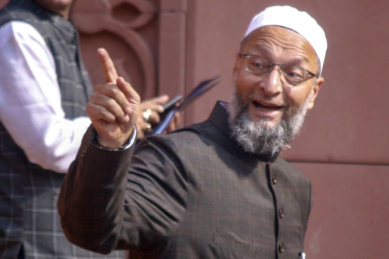Owaisi finds fault with shifting of HC from old Hyderabad