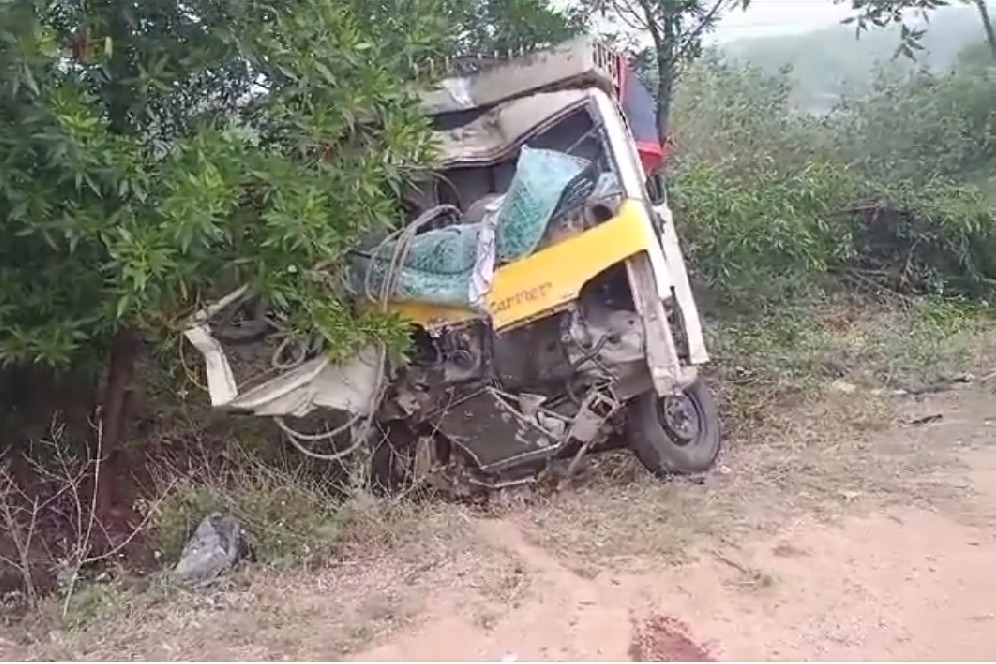 Four died another three seriously injured in Lorry Tanker hit Tata Ace In Nalgonda