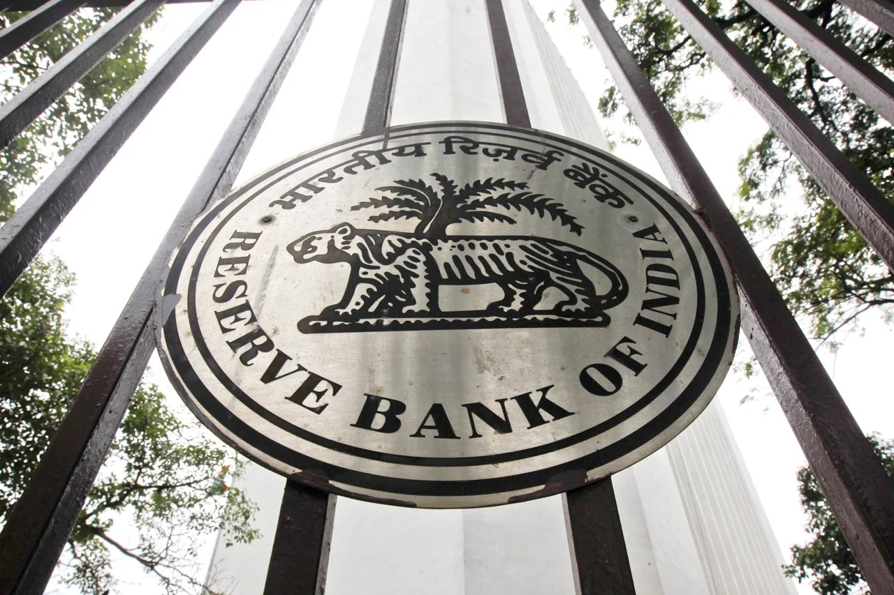 Bomb threat for RBI and top banks