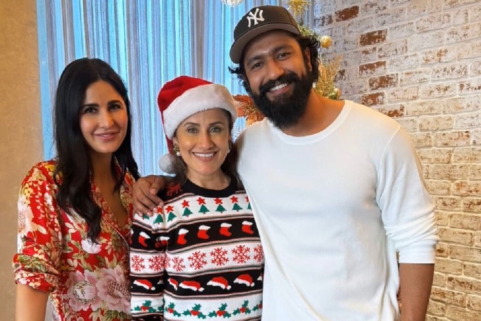 Katrina Kaif, Vicky Kaushal smile ear to ear in Christmas photos