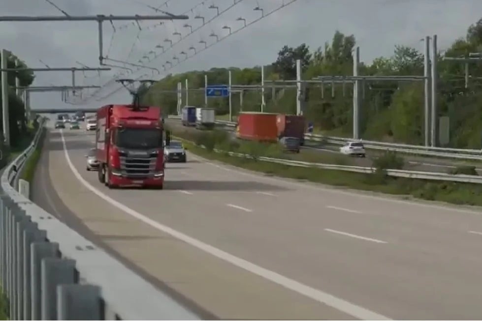 KTR retweet germanys truck trial run videos