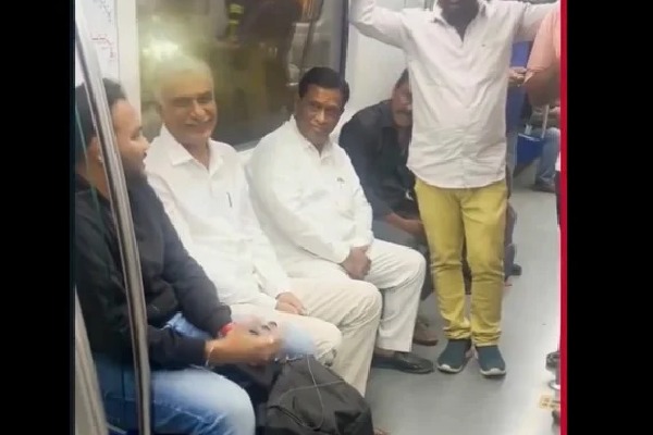 Former Minister Harish Rao travelled in Metro
