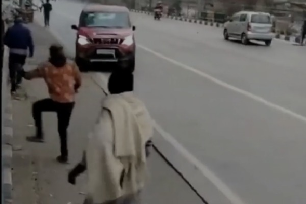 SUV attempts to hit people on Delhi road after dispute over Rs 5