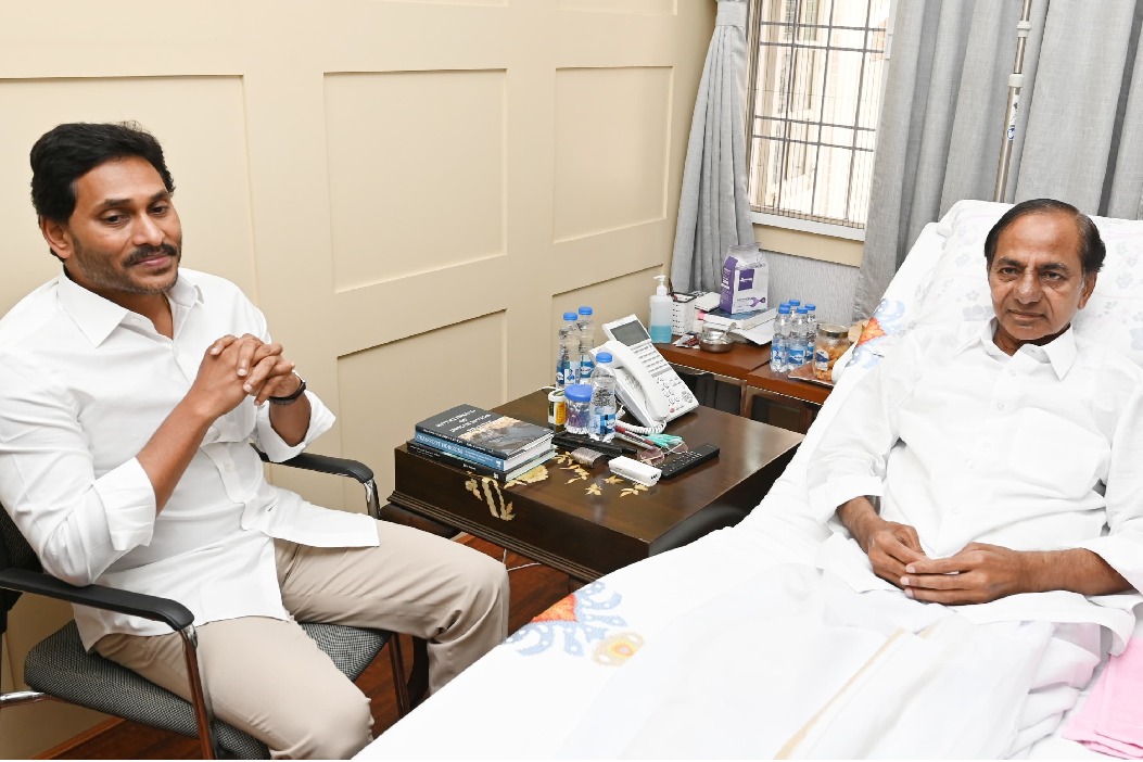 Andhra CM Jagan calls on KCR