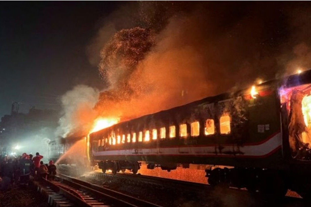 Tragedy in Bangladesh as Fire broke out in a train and five people were dead