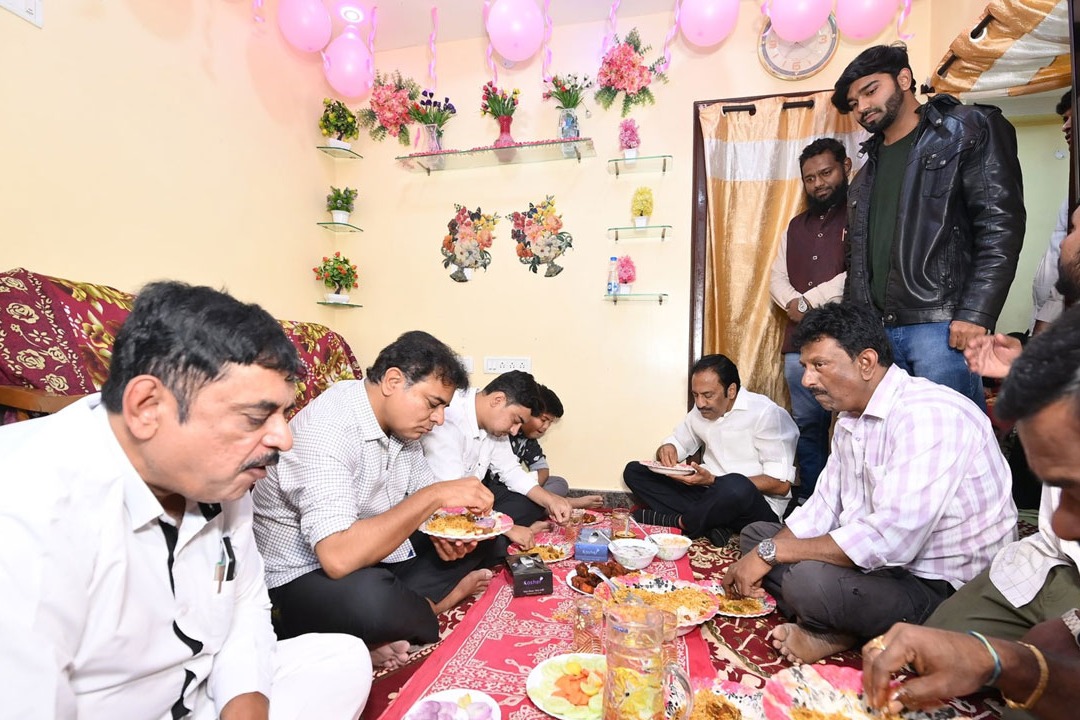 KTR went to a fan house in Hyderabad as invited