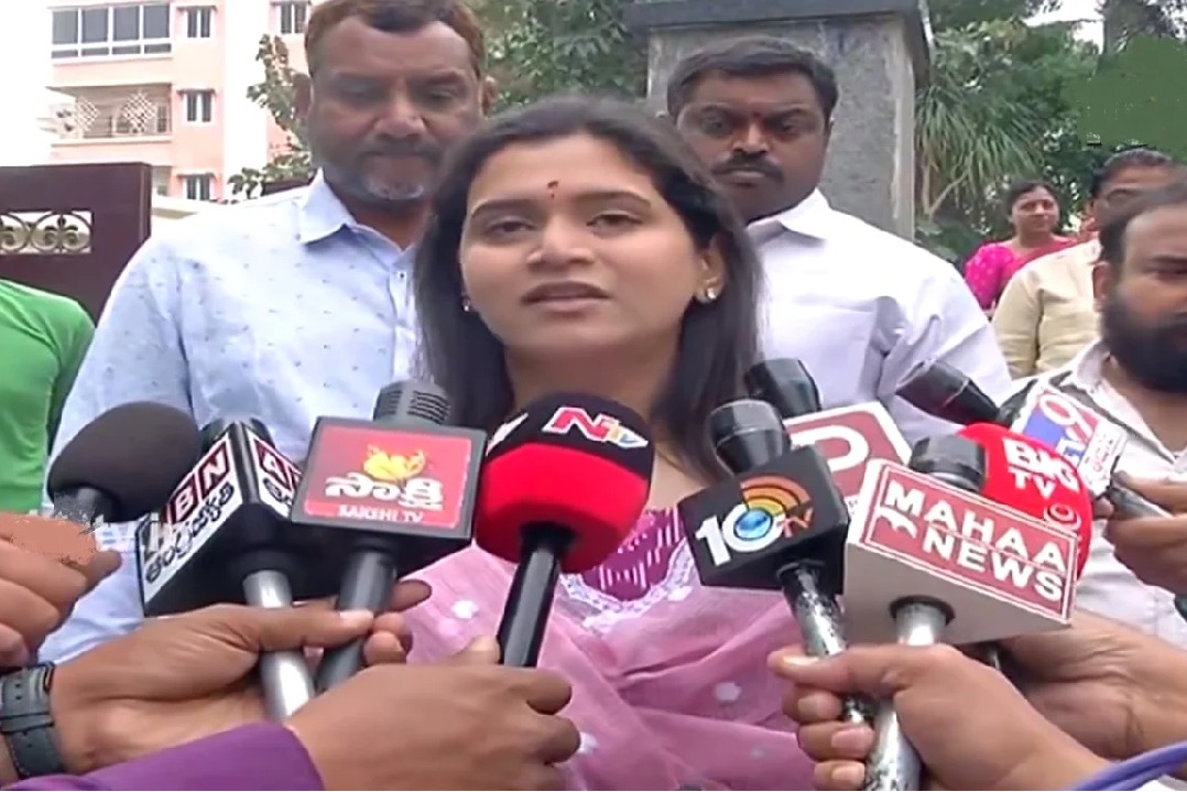 Kesineni Swetha Resigns As Corporator Vijayawada