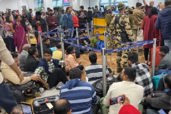Dense fog causes to planes cancellation in Vizag as passengers got angry on airlines staff