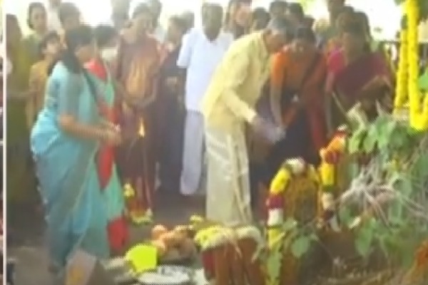 Nara Chandrababu Special Prayers At Village Gods In Naravaripalle With Family Members