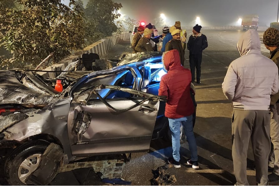 One dead, four injured as car jumps divider, hits another vehicle in Delhi