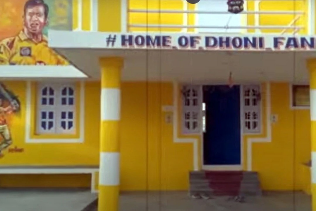 Dhoni fan who went viral for house painted in CSK colours dies  