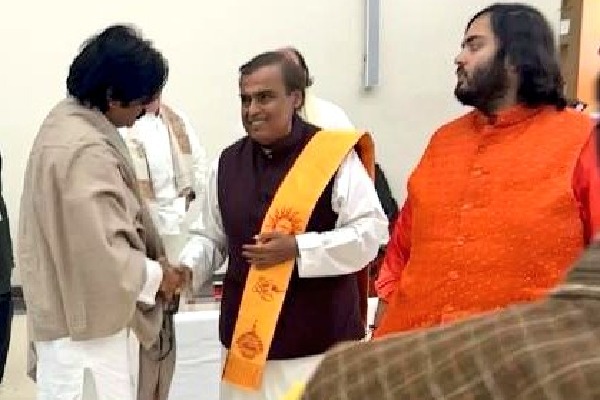 Pawan Kalyan interaction with Mukesh Ambani in Ayodhya