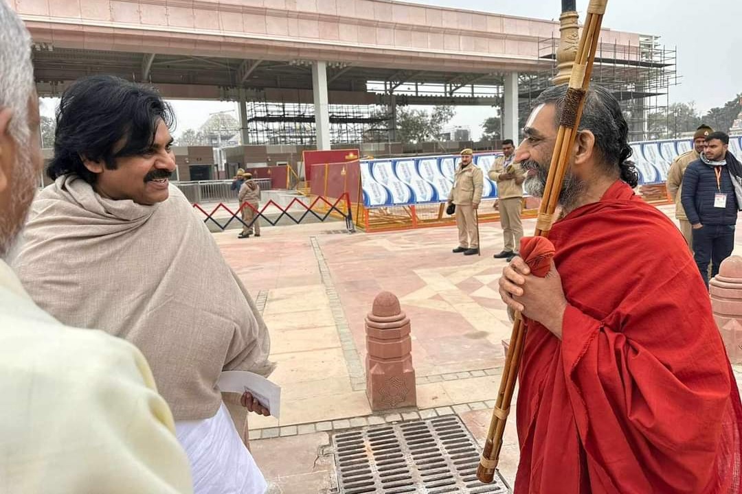 Pawan Kalyan talks to Chinna Jeeyar Swamy in Ayodhya