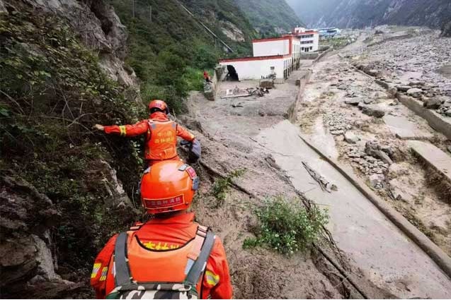 Death toll rises to 11 in China landslide