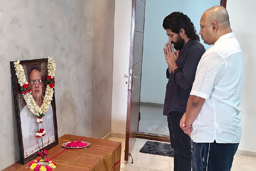 Allu Arjun visits producer SKN home