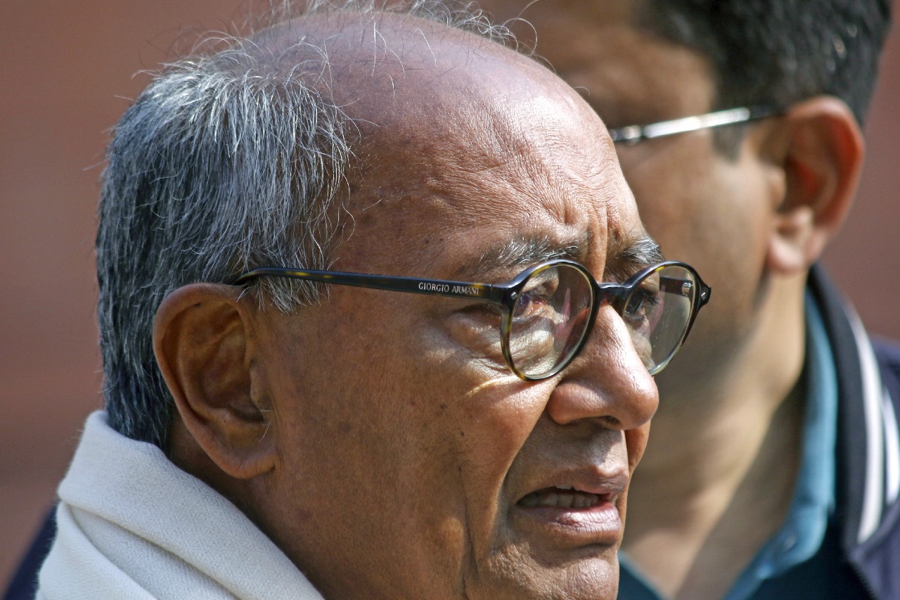 Digvijaya continues to raise questions about EVMs, says Cong agrees with him