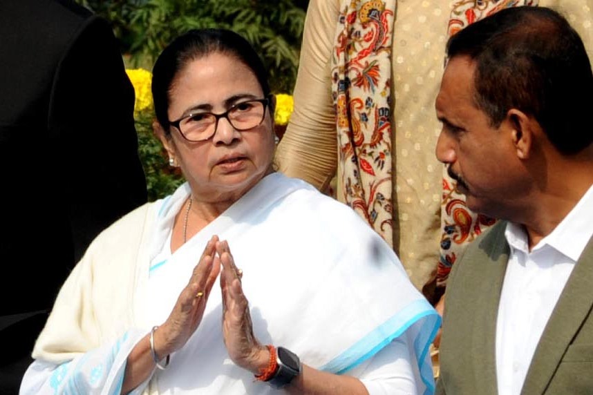Mamata Banerjee sustains injury after her vehicle brakes suddenly