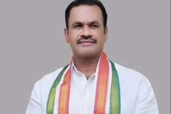 Komatireddy Venkat Reddy says there is no brs in telangana