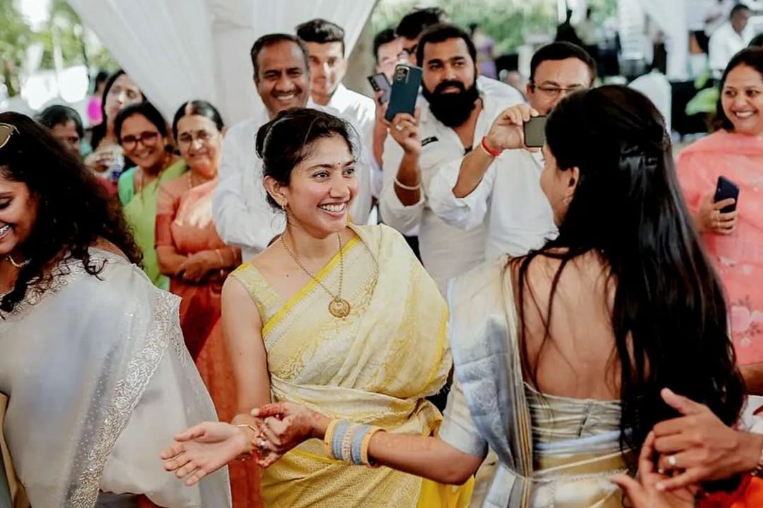 Sai Pallavi mass dance at her sisters engagement