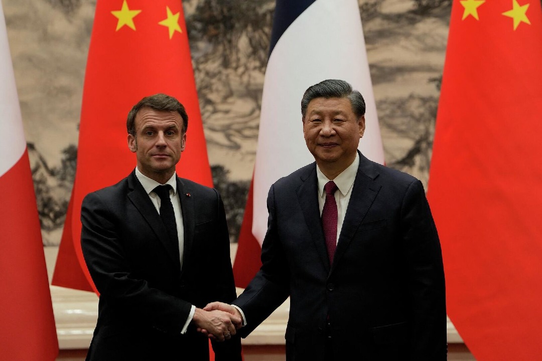 Xi Jinping offers Macron break new world