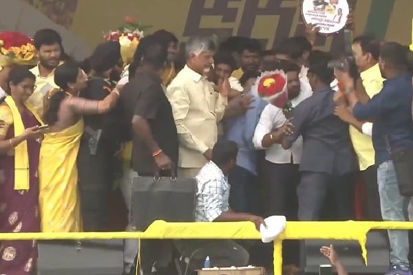 Security personnel saves Chandrababu from slippery 